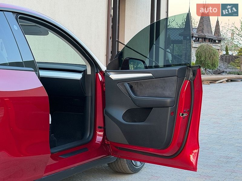 Внедорожник / Кроссовер Tesla Model Y 2023 в Стрые