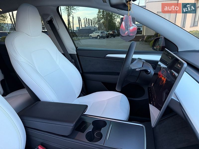 Внедорожник / Кроссовер Tesla Model Y 2023 в Стрые