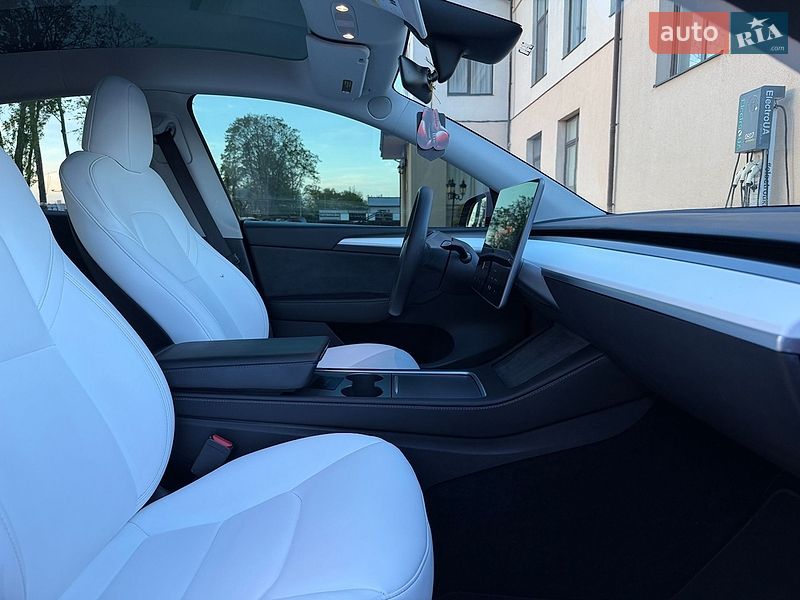 Внедорожник / Кроссовер Tesla Model Y 2023 в Стрые