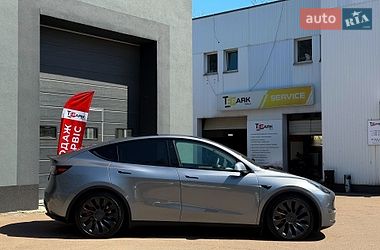 Внедорожник / Кроссовер Tesla Model Y 2024 в Киеве