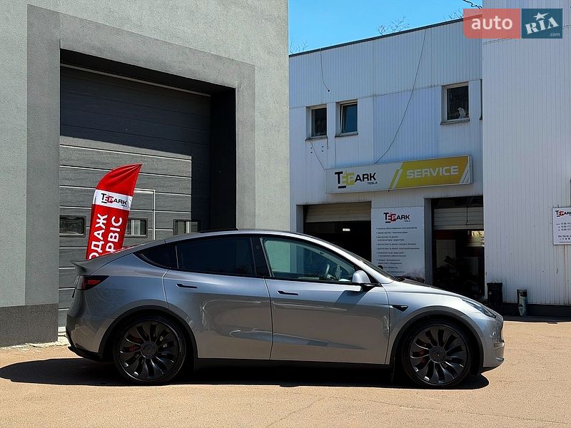 Внедорожник / Кроссовер Tesla Model Y 2024 в Киеве