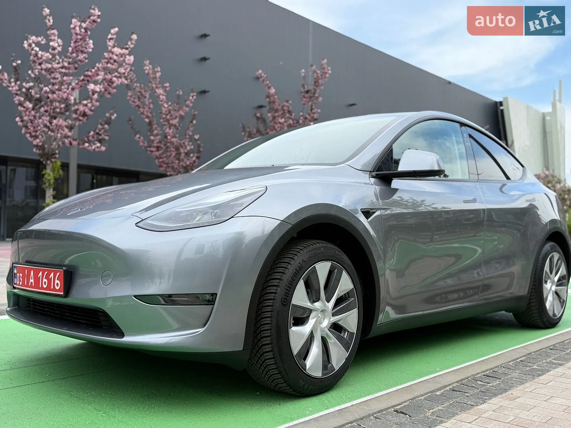 2024 Tesla Model Y - мініатюра 3