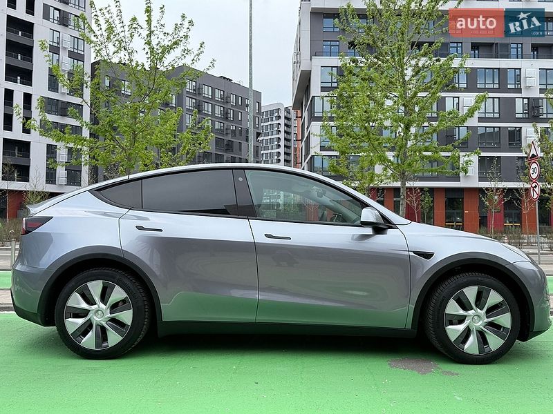 Позашляховик / Кросовер Tesla Model Y 2024 в Києві