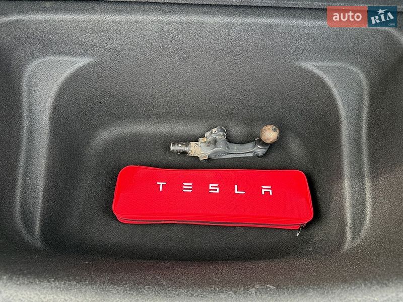 Позашляховик / Кросовер Tesla Model Y 2024 в Києві