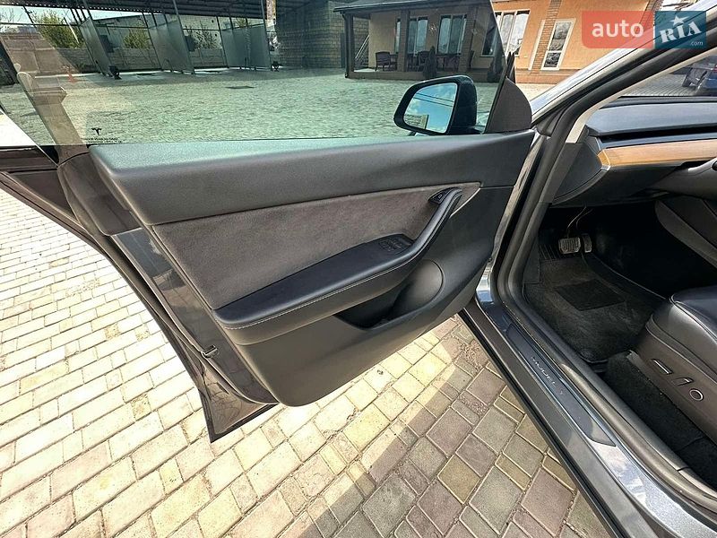 Внедорожник / Кроссовер Tesla Model Y 2021 в Одессе