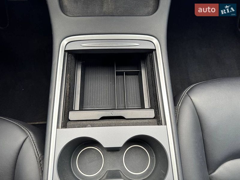 Внедорожник / Кроссовер Tesla Model Y 2021 в Киеве