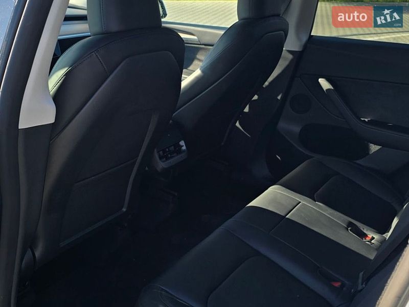 Позашляховик / Кросовер Tesla Model Y 2023 в Чернівцях