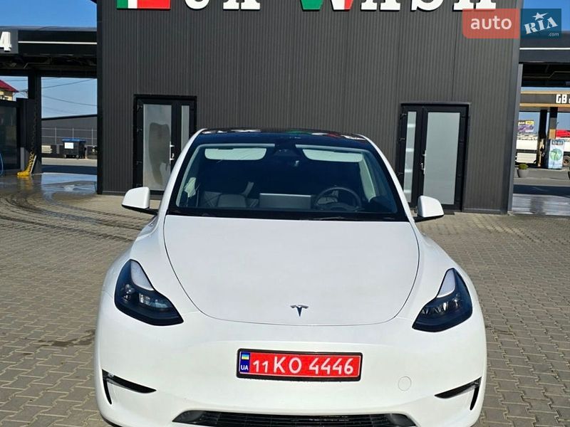 Позашляховик / Кросовер Tesla Model Y 2023 в Чернівцях
