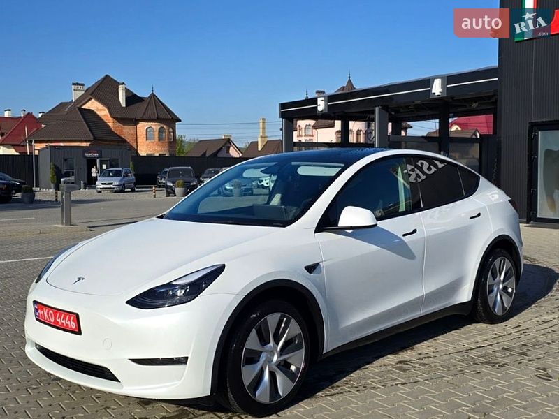 Tesla Model Y 2023