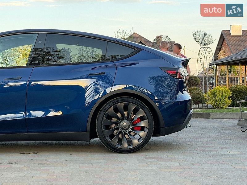 Внедорожник / Кроссовер Tesla Model Y 2024 в Стрые
