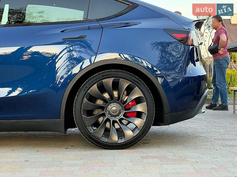 Внедорожник / Кроссовер Tesla Model Y 2024 в Стрые