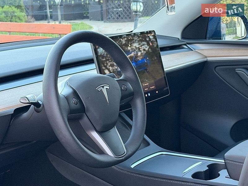 Внедорожник / Кроссовер Tesla Model Y 2024 в Стрые
