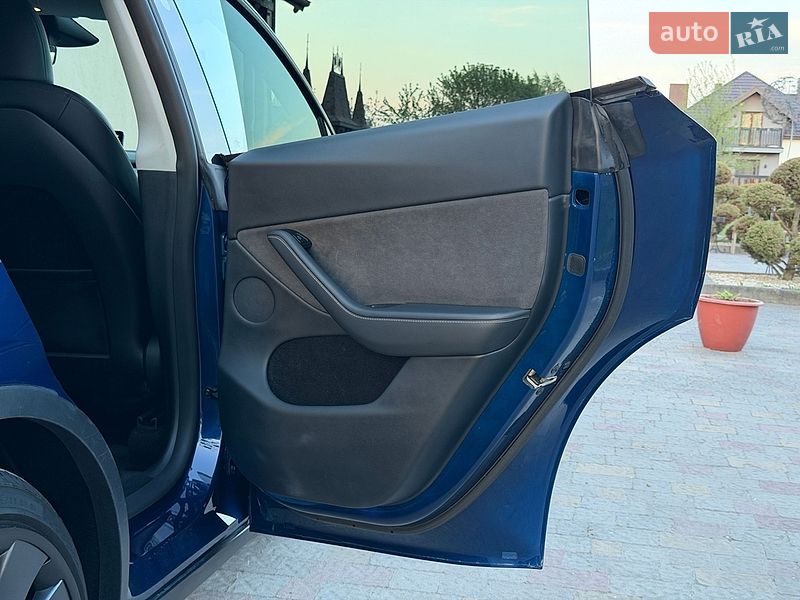 Внедорожник / Кроссовер Tesla Model Y 2024 в Стрые