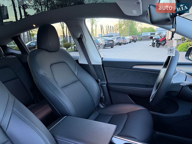 Внедорожник / Кроссовер Tesla Model Y 2024 в Стрые