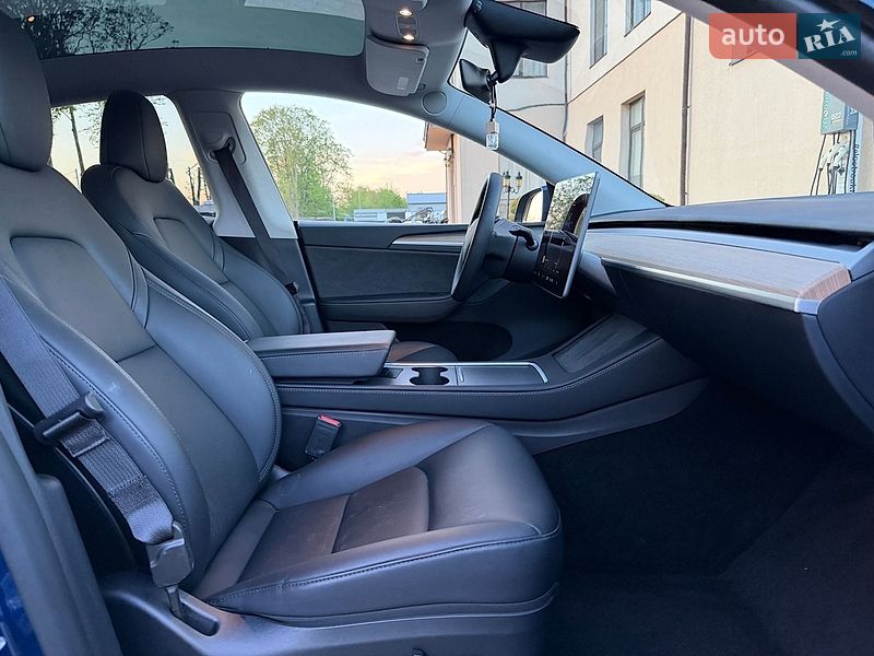 Внедорожник / Кроссовер Tesla Model Y 2024 в Стрые