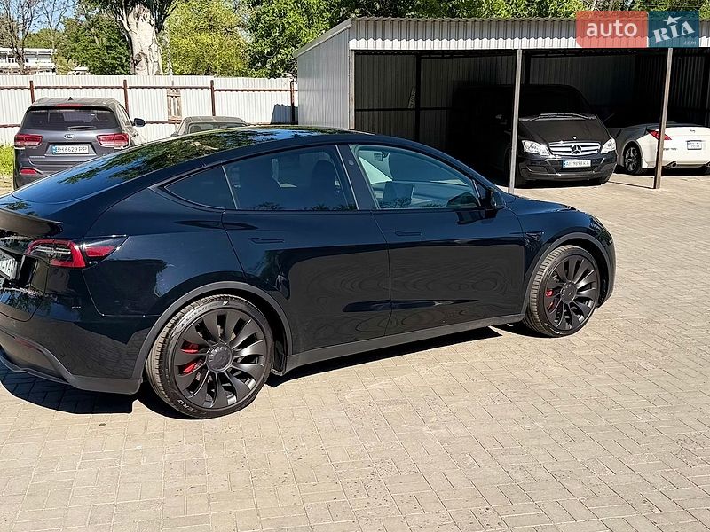 Позашляховик / Кросовер Tesla Model Y 2024 в Дніпрі