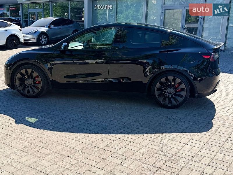 Позашляховик / Кросовер Tesla Model Y 2024 в Дніпрі