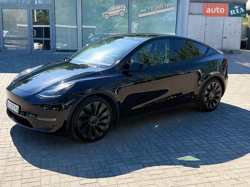 Tesla Model Y 2024