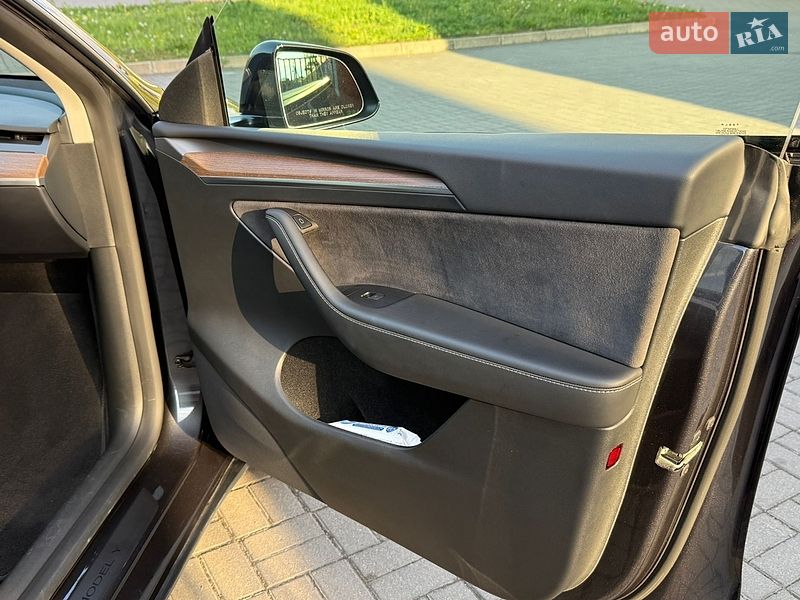 Внедорожник / Кроссовер Tesla Model Y 2024 в Львове