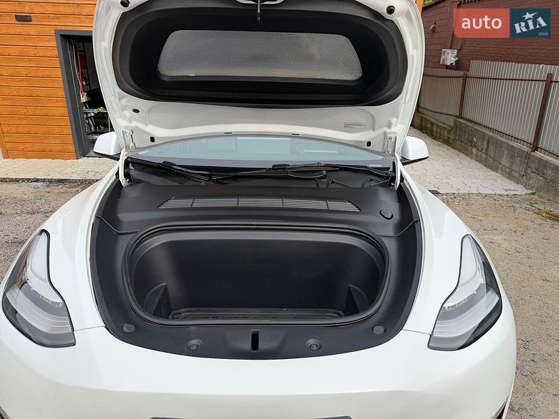 Позашляховик / Кросовер Tesla Model Y 2023 в Лісниках