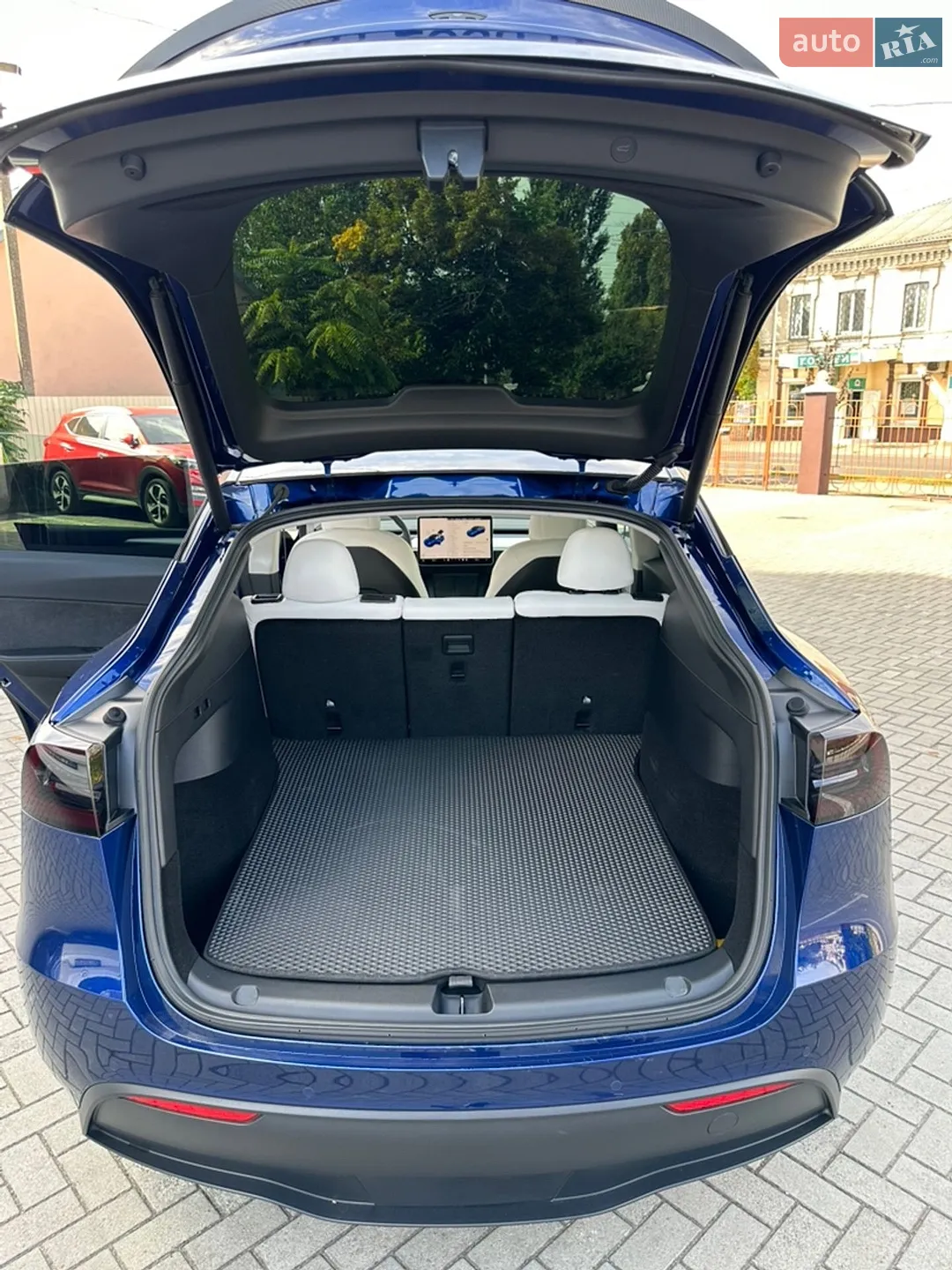 2022 Tesla Model Y - мініатюра 8