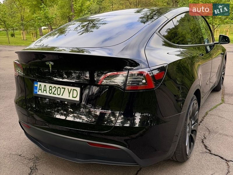 Внедорожник / Кроссовер Tesla Model Y 2024 в Киеве