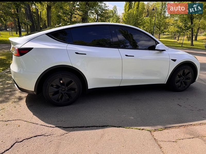 Внедорожник / Кроссовер Tesla Model Y 2025 в Киеве