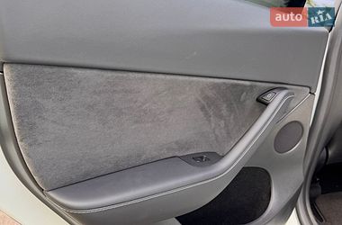 Внедорожник / Кроссовер Tesla Model Y 2025 в Киеве