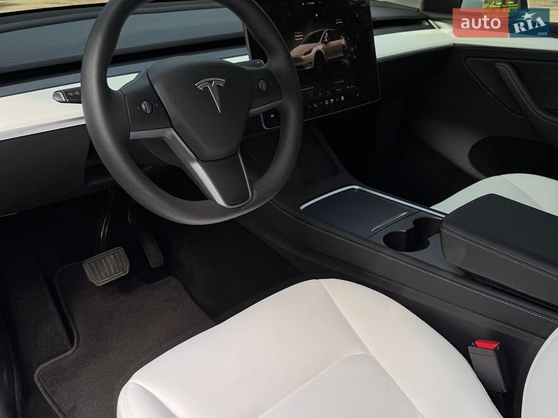 Внедорожник / Кроссовер Tesla Model Y 2025 в Киеве