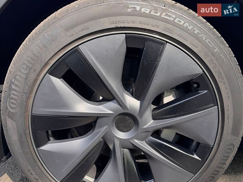 Внедорожник / Кроссовер Tesla Model Y 2025 в Киеве