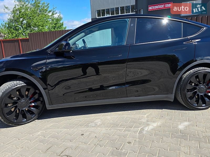 Внедорожник / Кроссовер Tesla Model Y 2023 в Луцке