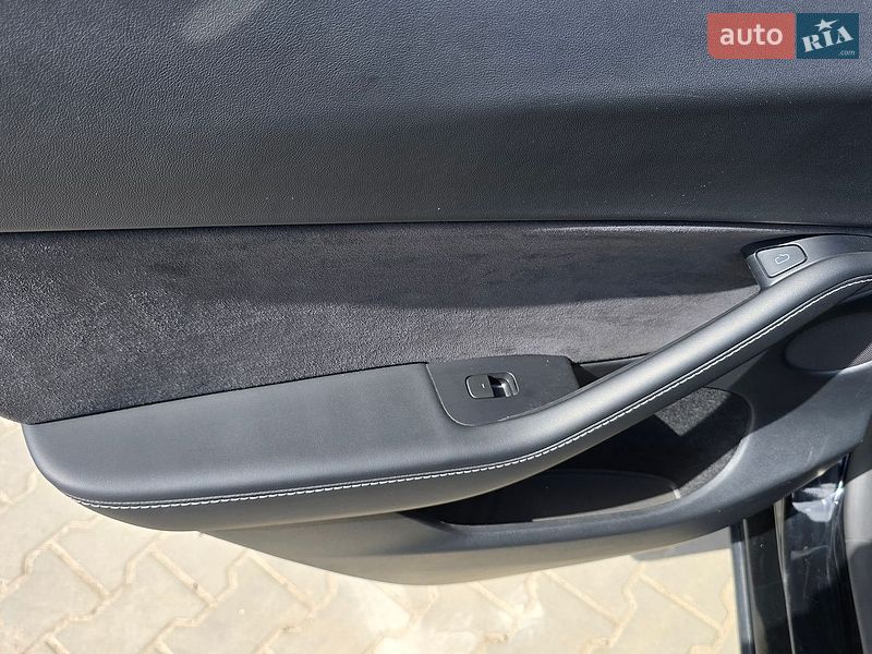 Внедорожник / Кроссовер Tesla Model Y 2023 в Луцке