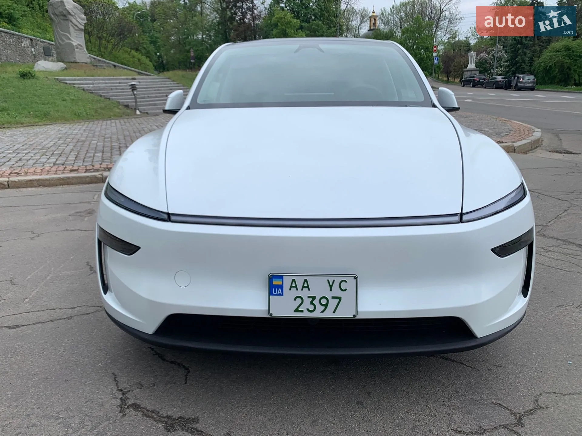 2025 Tesla Model Y - мініатюра 2