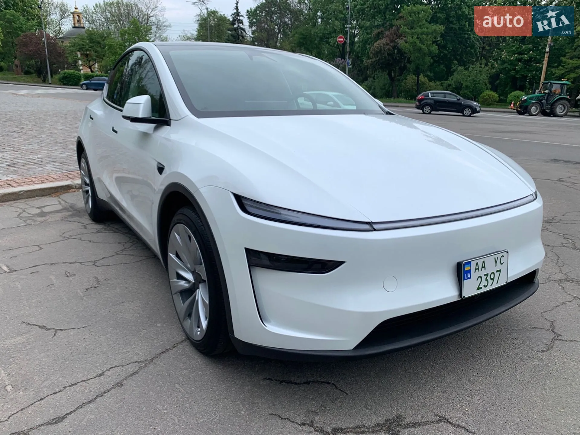 2025 Tesla Model Y - мініатюра 3