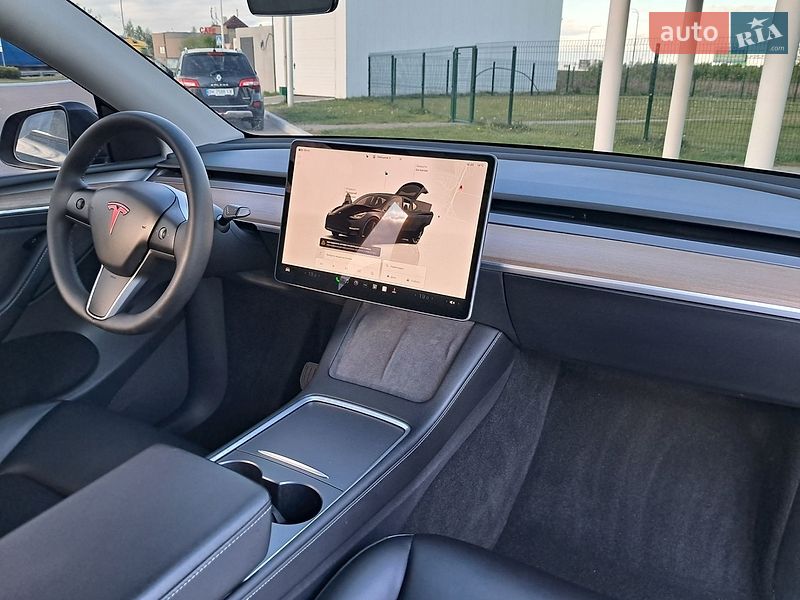 Позашляховик / Кросовер Tesla Model Y 2024 в Рівному