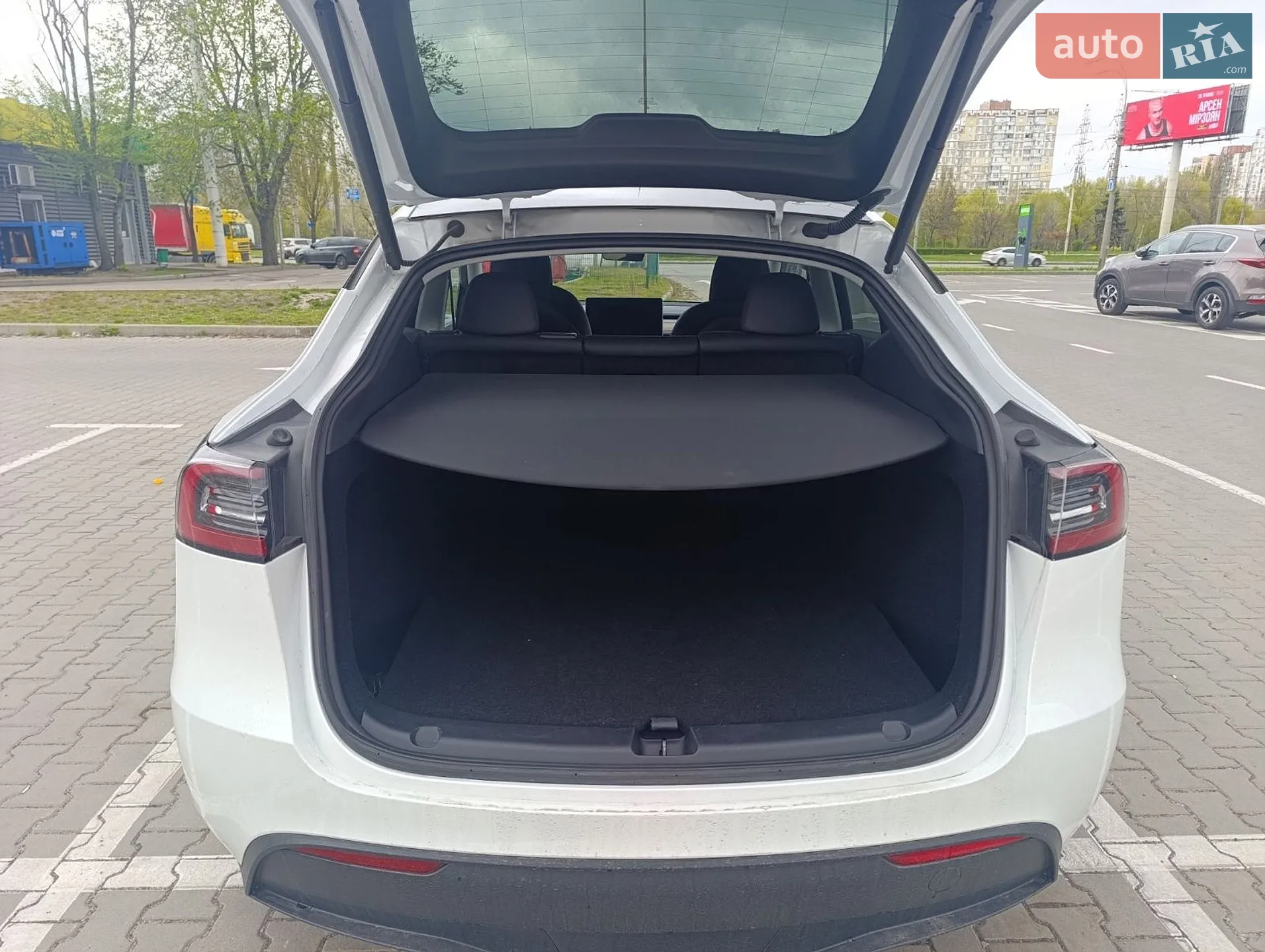 2024 Tesla Model Y - мініатюра 17