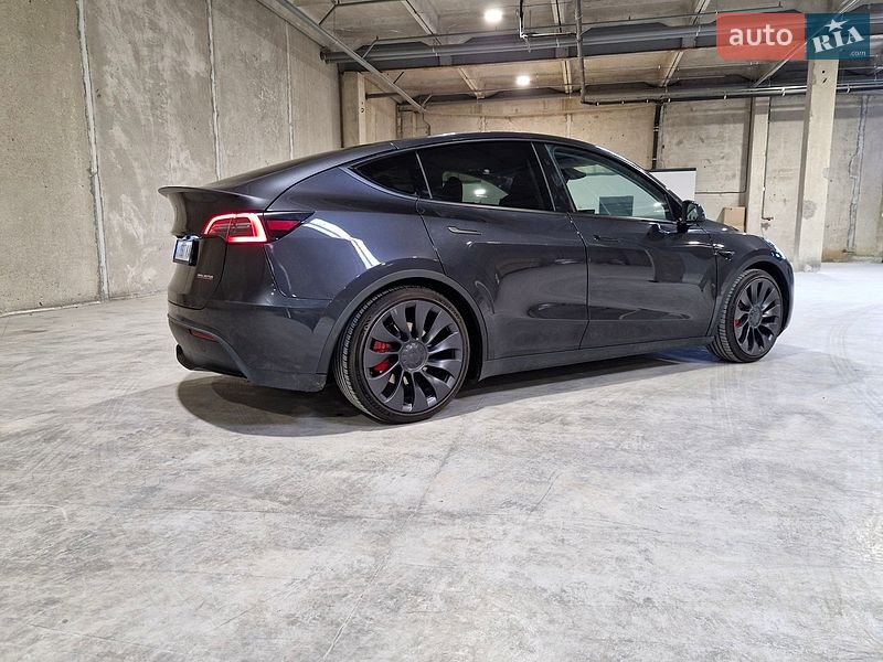 Внедорожник / Кроссовер Tesla Model Y 2024 в Киеве
