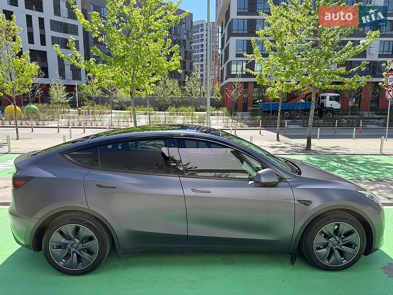 Внедорожник / Кроссовер Tesla Model Y 2023 в Киеве