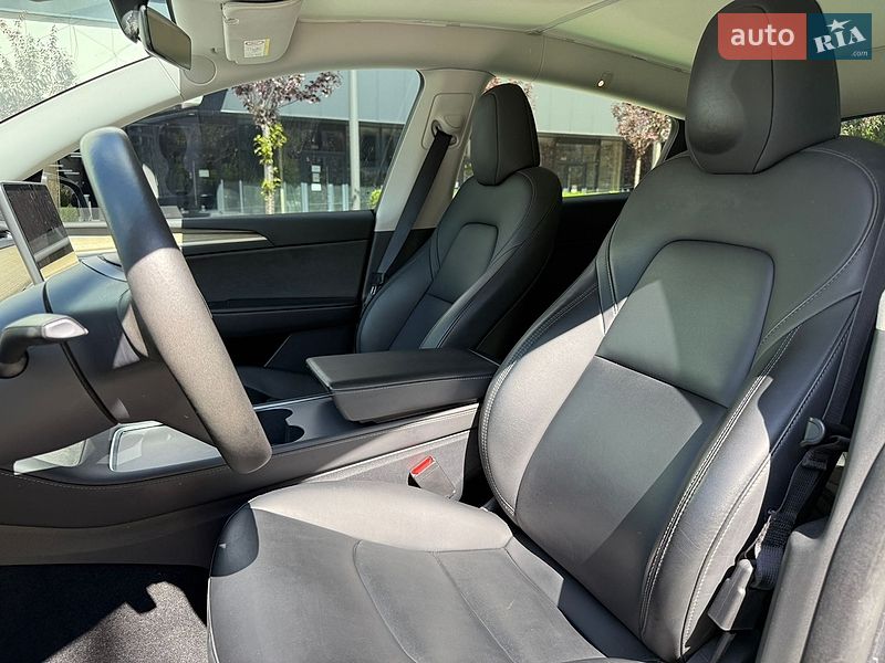 Внедорожник / Кроссовер Tesla Model Y 2023 в Киеве
