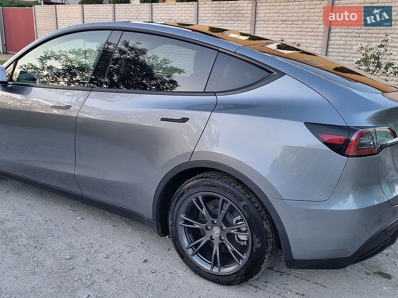 Позашляховик / Кросовер Tesla Model Y 2025 в Дніпрі