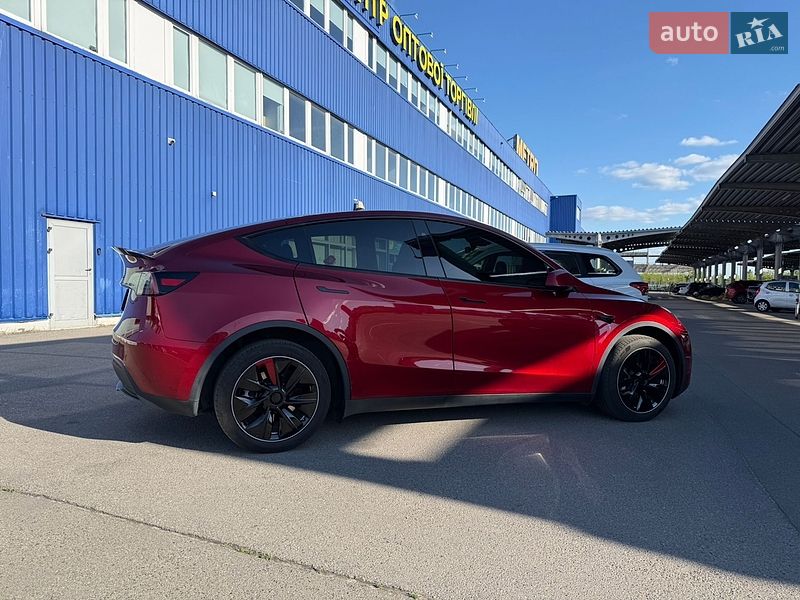 Позашляховик / Кросовер Tesla Model Y 2024 в Києві