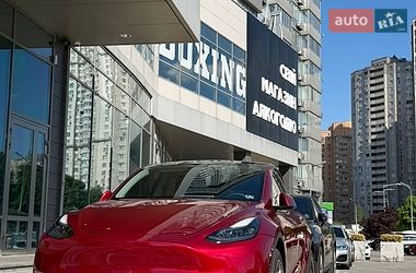 Позашляховик / Кросовер Tesla Model Y 2024 в Києві