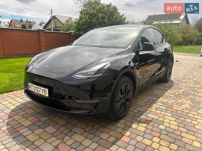Tesla Model Y 2024