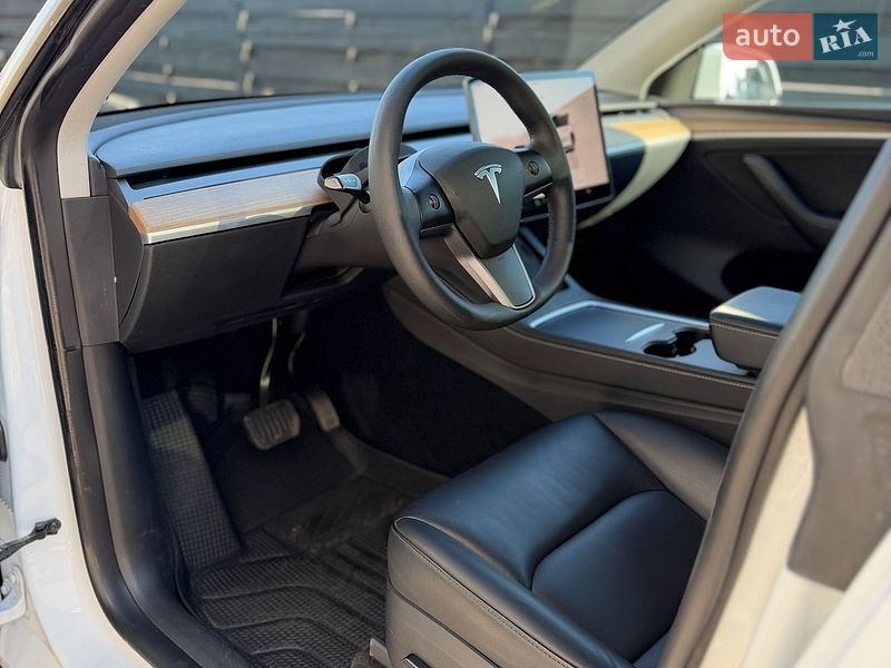 Позашляховик / Кросовер Tesla Model Y 2023 в Києві