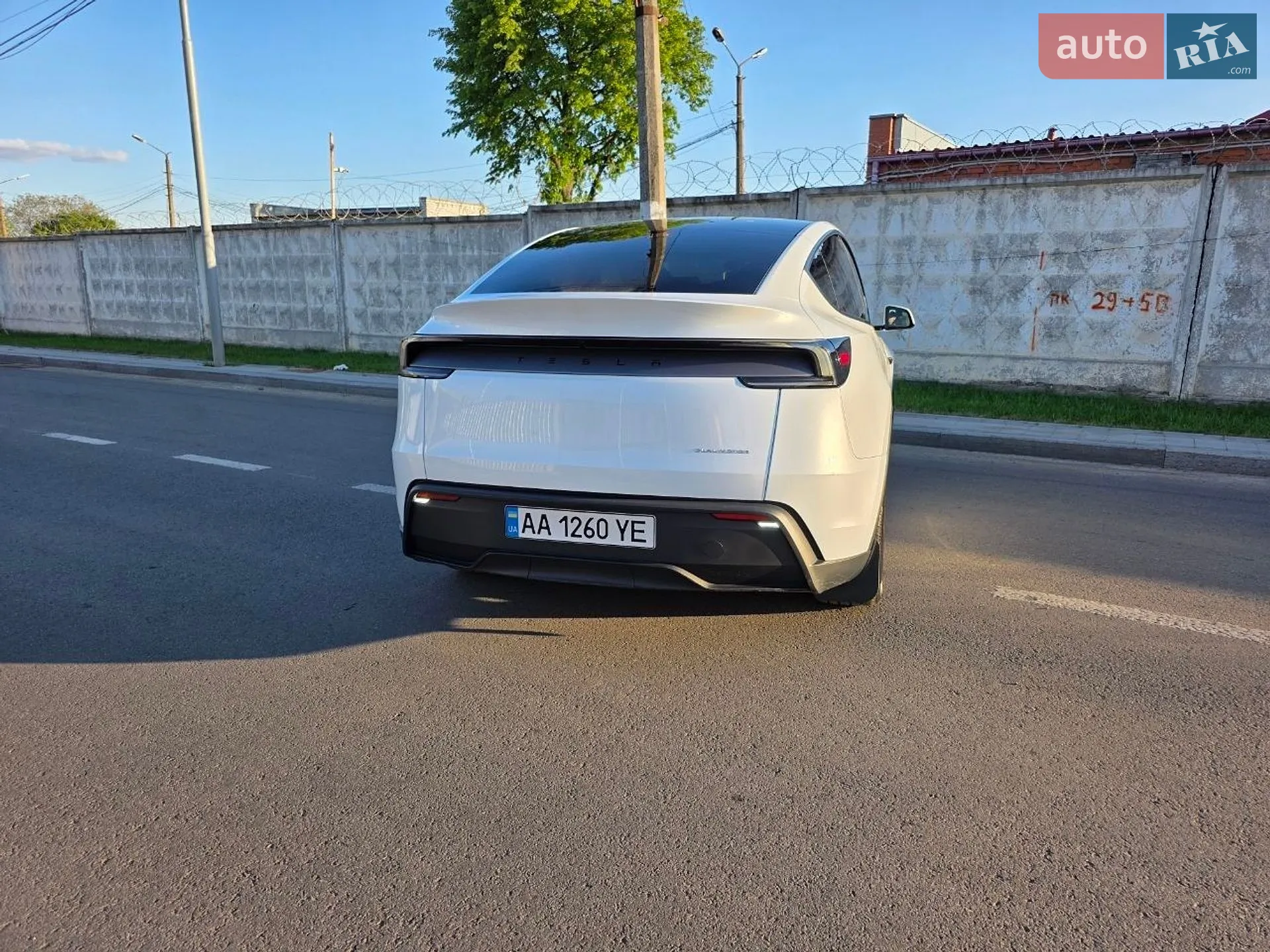 2025 Tesla Model Y - мініатюра 9
