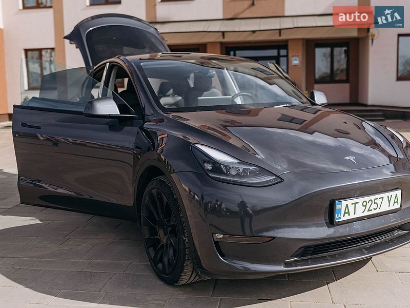Внедорожник / Кроссовер Tesla Model Y 2023 в Ивано-Франковске