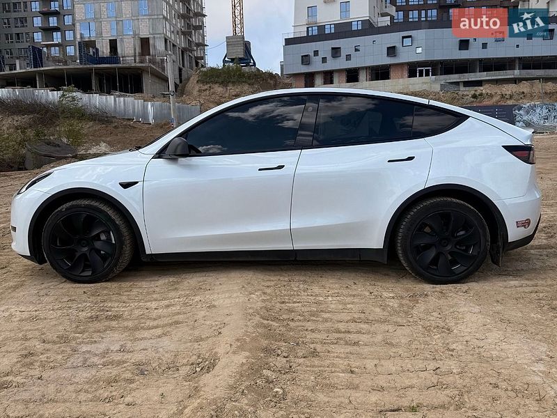Позашляховик / Кросовер Tesla Model Y 2023 в Львові