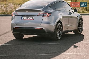 Позашляховик / Кросовер Tesla Model Y 2024 в Києві фото 4 Позашляховик / Кросовер Tesla Model Y 2024 в Києві