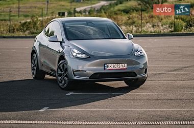 Позашляховик / Кросовер Tesla Model Y 2024 в Києві фото 33 Позашляховик / Кросовер Tesla Model Y 2024 в Києві
