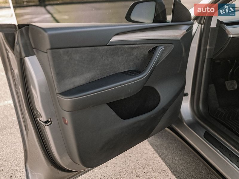 Позашляховик / Кросовер Tesla Model Y 2024 в Києві фото 79 Позашляховик / Кросовер Tesla Model Y 2024 в Києві